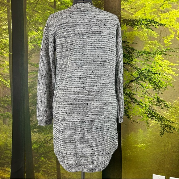 Relaxed V Neck Cable Knit Tunic Sweater - Picture 4 of 14